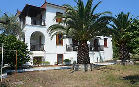 Liossis Rooms and Apartments